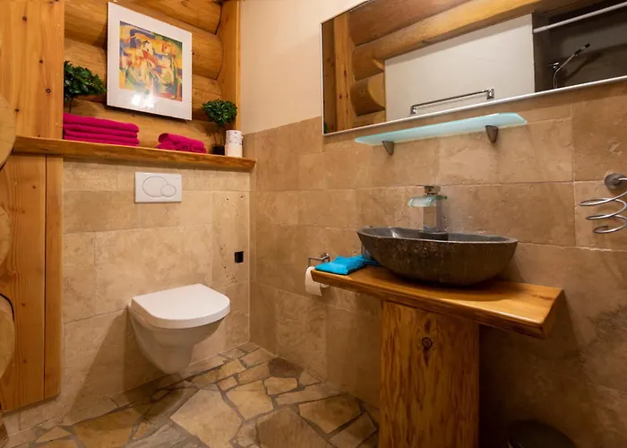 Eifelurlaub - Kanadisches Blockstamm Fuer 12 Personen * Шляйден