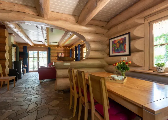 Eifelurlaub - Kanadisches Blockstamm Fuer 12 Personen Шляйден